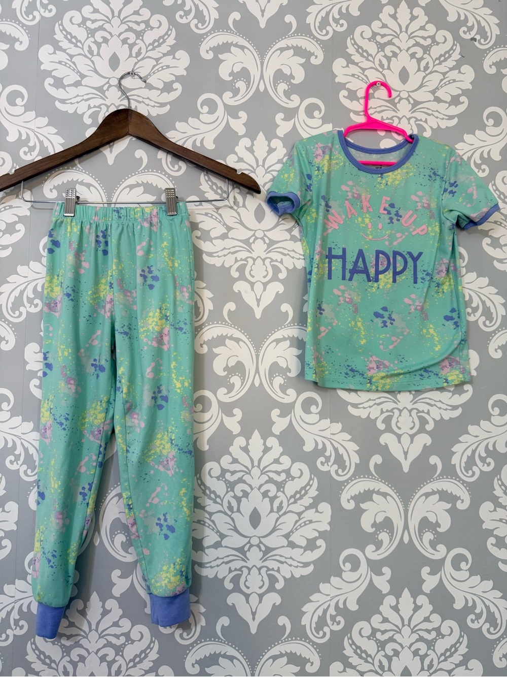 💫10/$25 • George Wake Up Happy Paint Splatter 2 Piece PJ Set